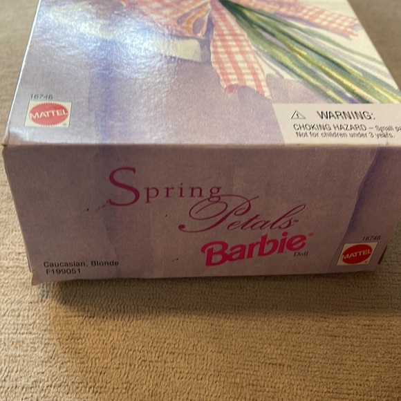 Spring Petals Barbie Doll Blonde Second in Series Avon Exclusive Special… - Picture 6 of 9